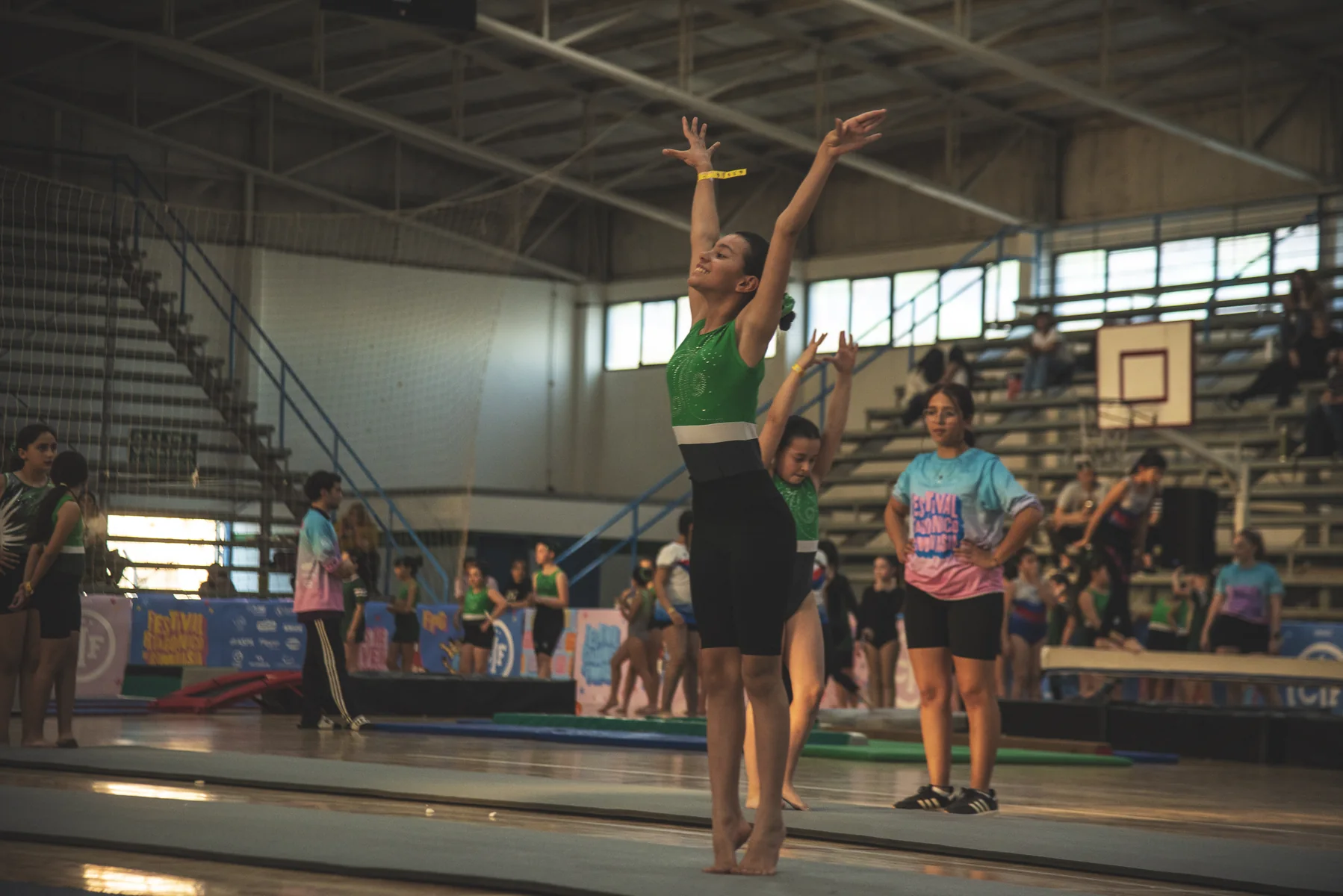 Gimnasta durante la edición 2025 del Festival Patagónico de Gimnasia